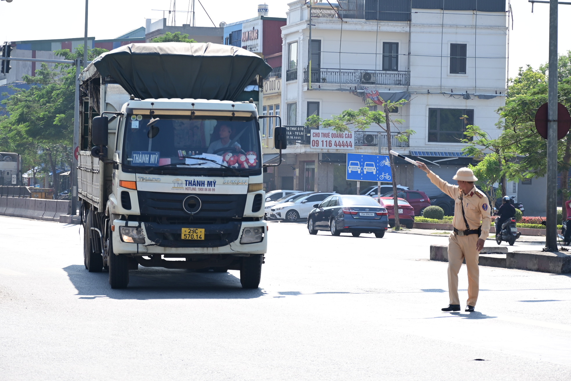 Từ ngày 1/1/2025, xe ô tô vượt đèn đỏ bị phạt 20 triệu đồng